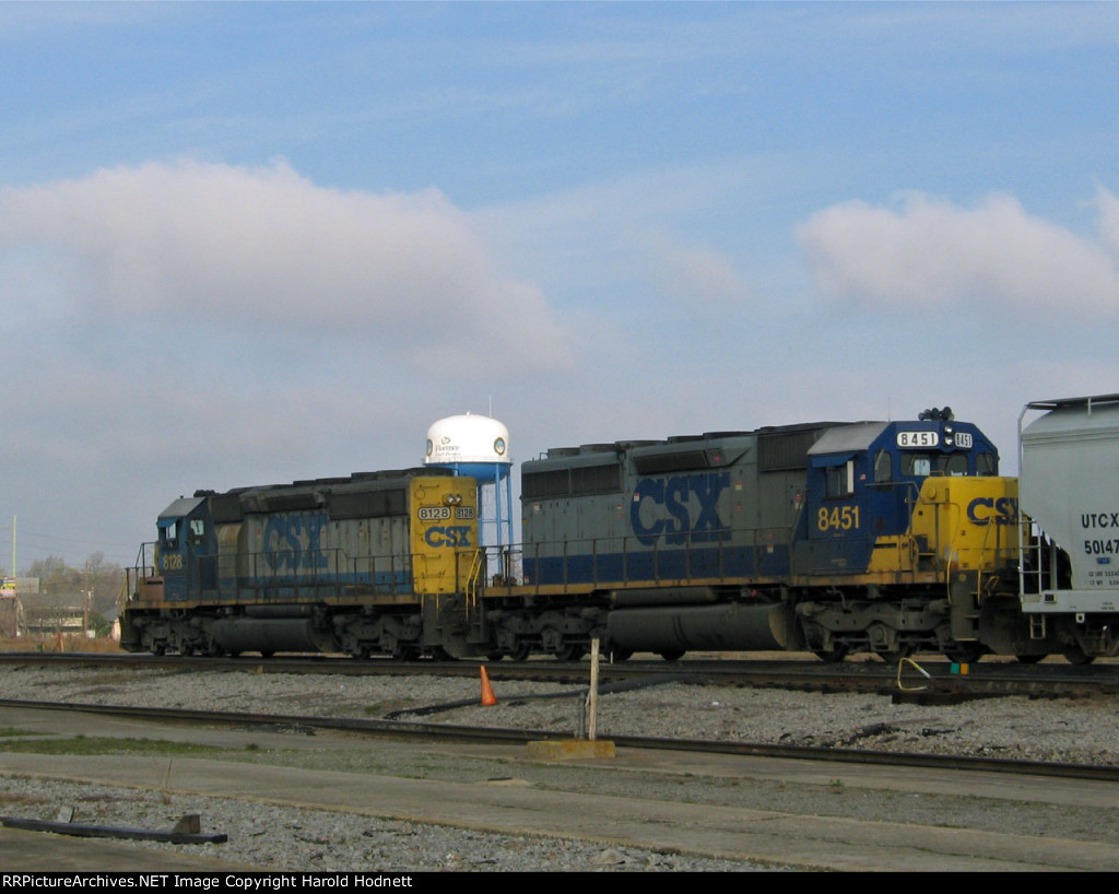 CSX 8128 & 8451 lead a train southbound